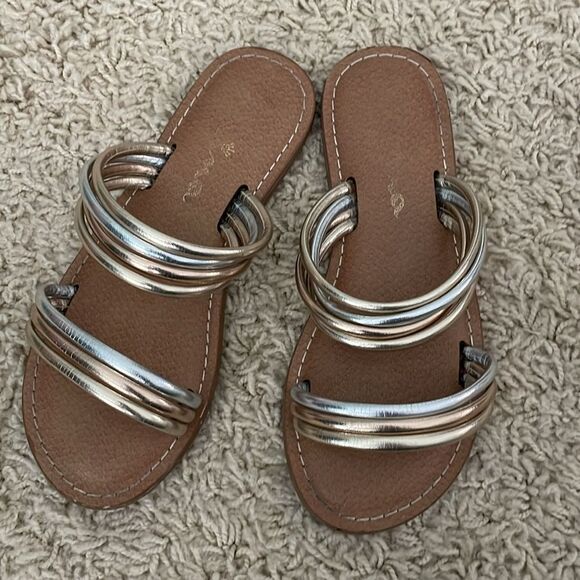 Nina Girls Metallic Slip on Sandals size 1 - Picture 2 of 3